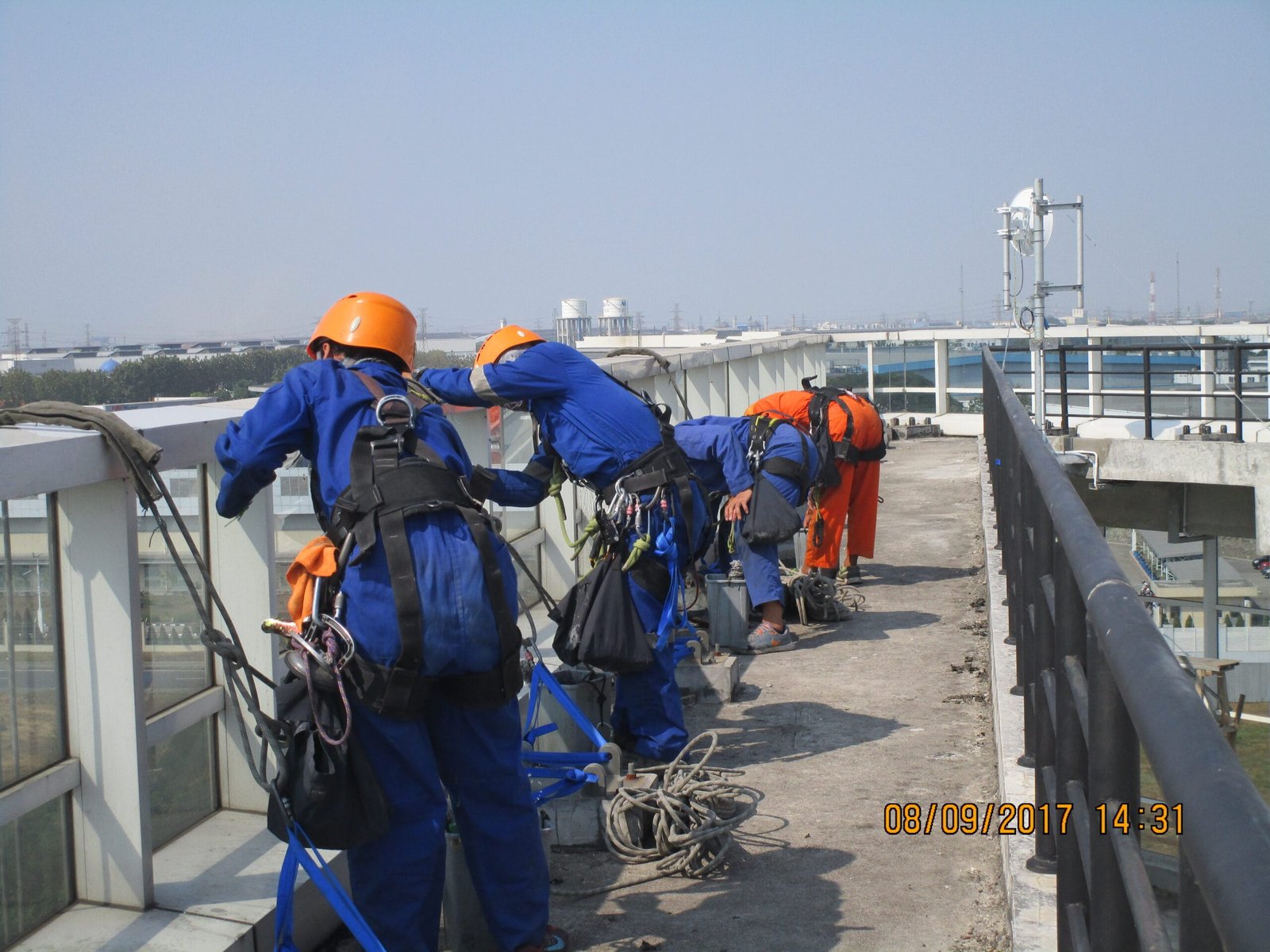 jasa sealant kaca gedung